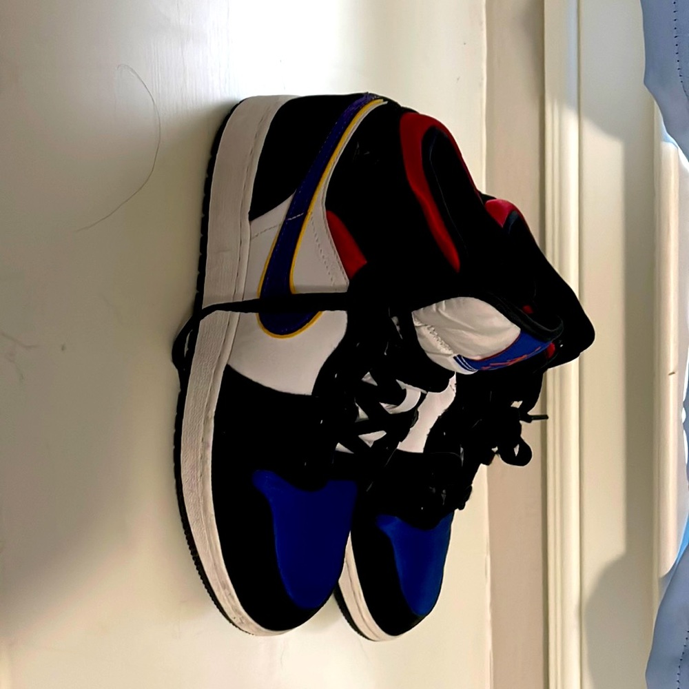 Jordan 1 mid lakers top 3
